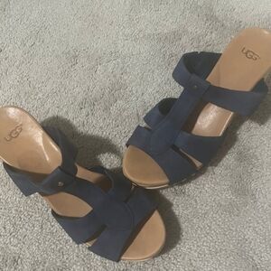 UGG navt t-strap Sandals